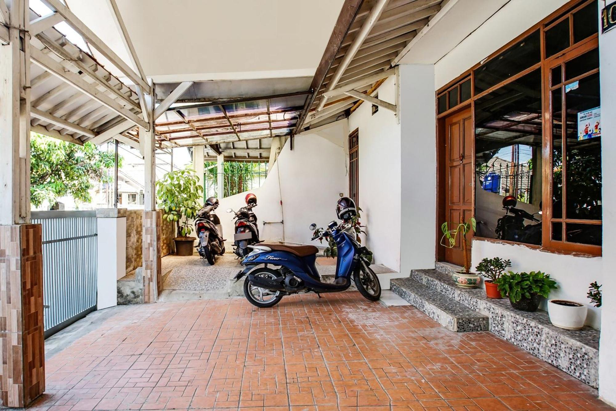 Spot On 91117 Sriwijaya Residence Syariah บันดุง ภายนอก รูปภาพ